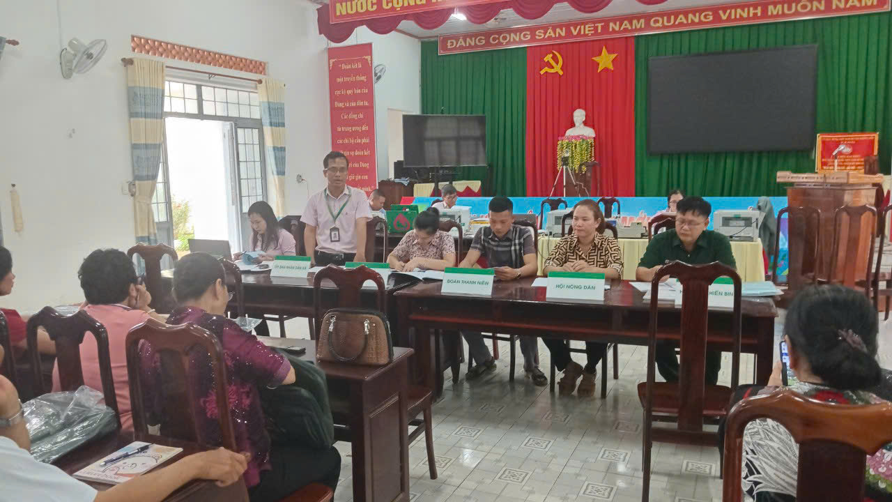 Ngân hàng CSXH huyện Krông Pắc họp giao ban các hội đoàn thể xã Hoà Đông nhận ủy thác cuối năm 2024